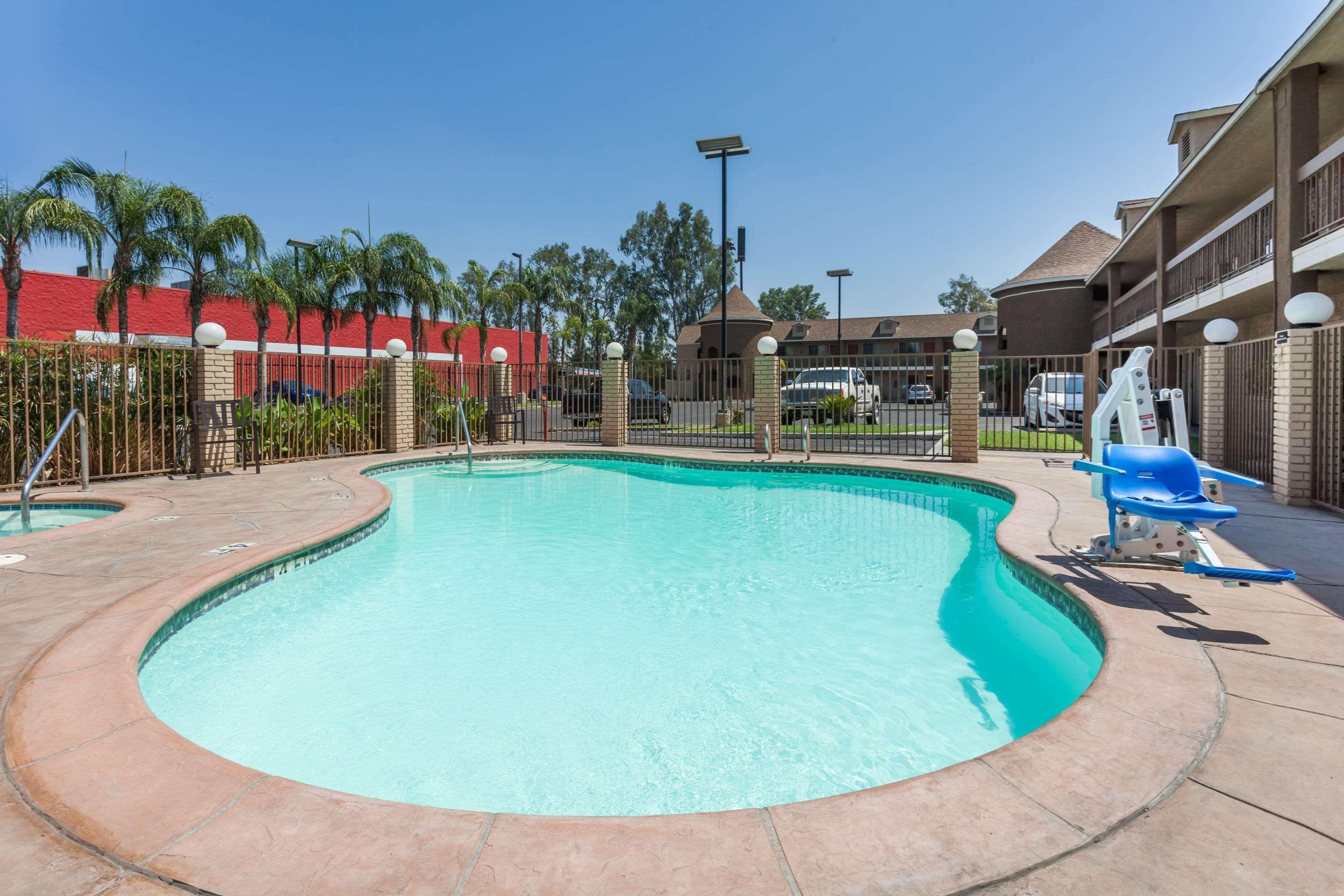 Super 8 By Wyndham Bakersfield South Ca Motel Exterior foto