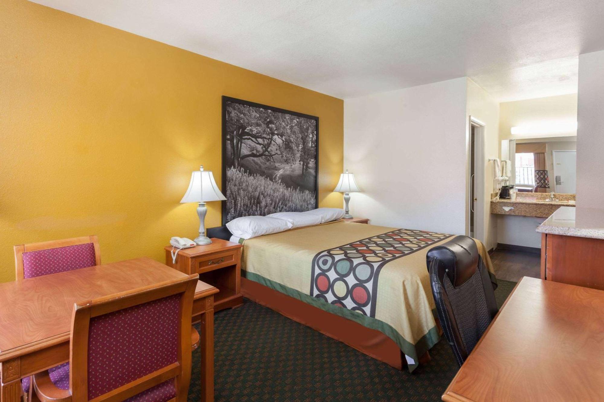 Super 8 By Wyndham Bakersfield South Ca Motel Exterior foto