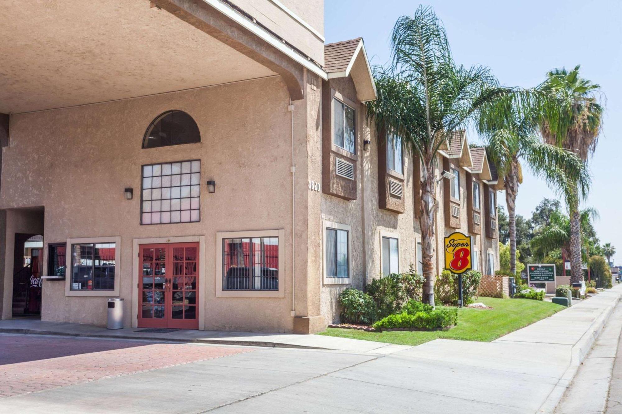 Super 8 By Wyndham Bakersfield South Ca Motel Exterior foto