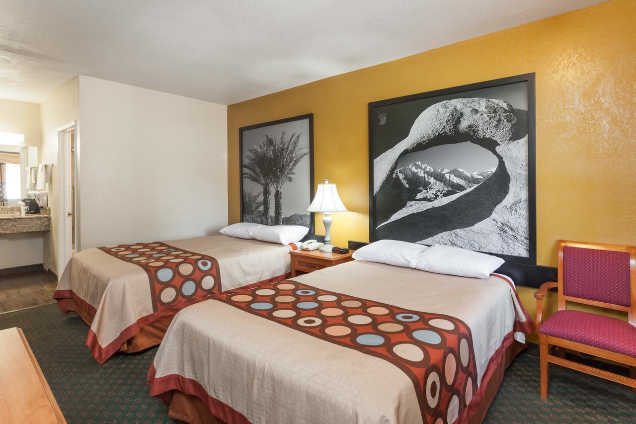 Super 8 By Wyndham Bakersfield South Ca Motel Exterior foto