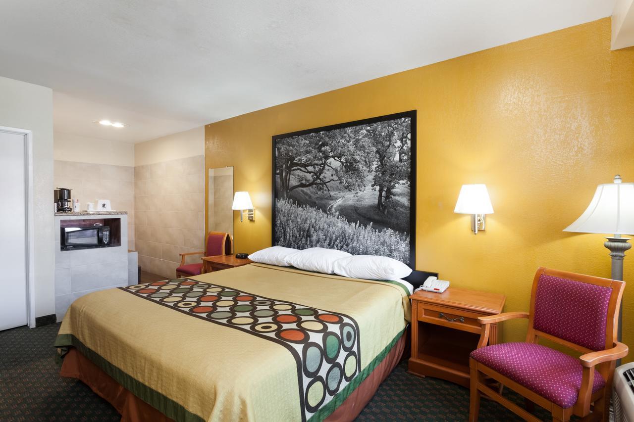 Super 8 By Wyndham Bakersfield South Ca Motel Exterior foto